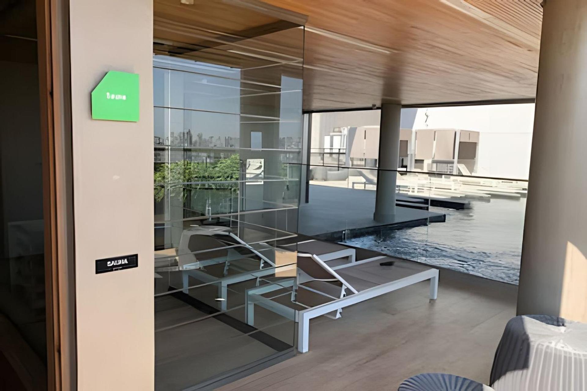 28 M2 / Vista Praca Da Republica / Sp 1302 Apartamento